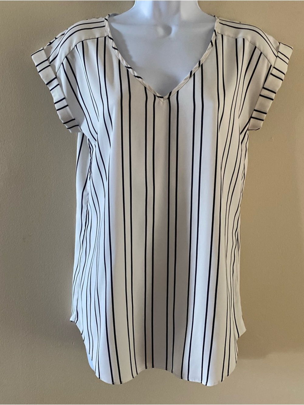 Express Women’s Blouse Small Black White Striped Cap Sleeve V-Neck Lightweight